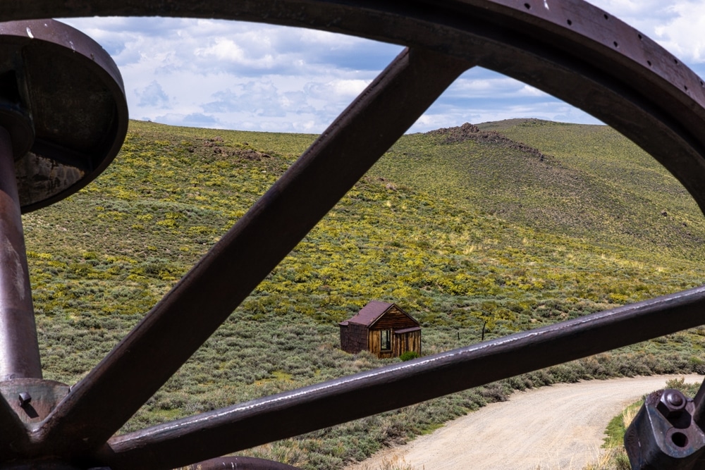 Old,Buildings,In,Bodie,Ghost,Town,With,Cloud,Sun,Rays